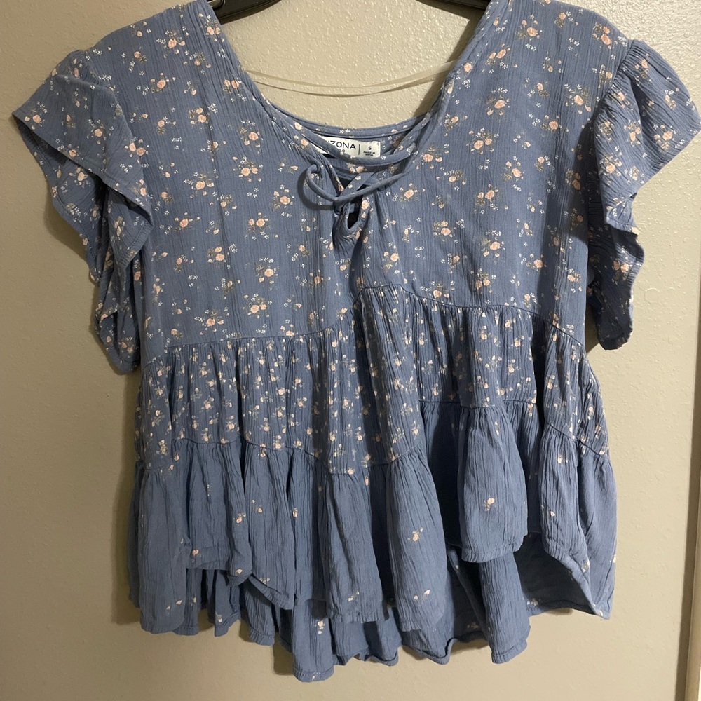 Size SMALL Arizona Blue Flower shirt. Maybe worn 3 times.